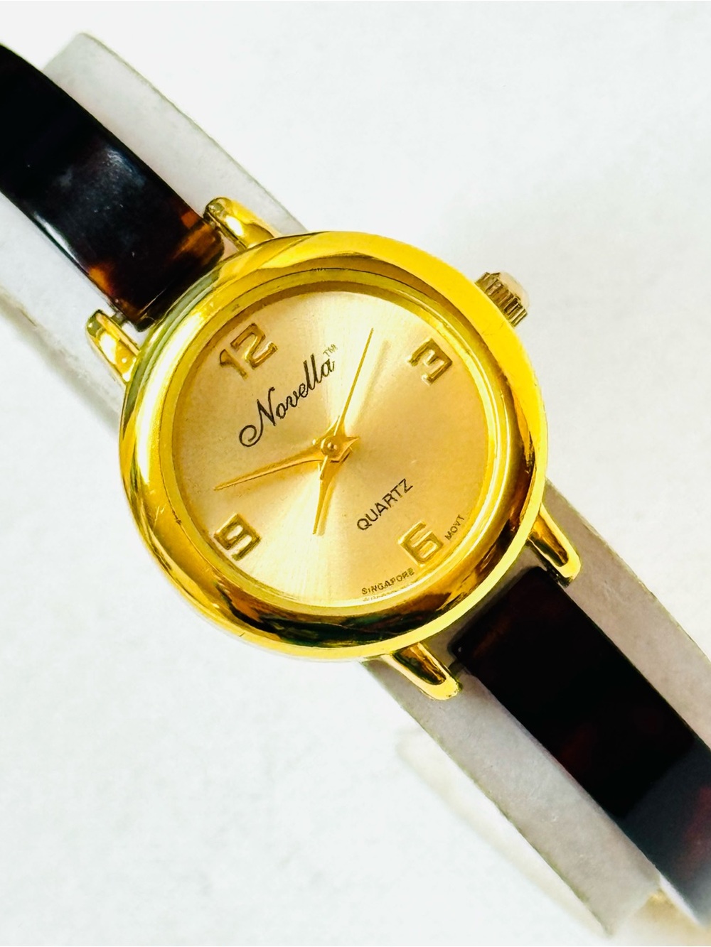 Vintage Novella Women's Gold Tone Acrylic Tortoise Link Bracelet Dress Watch